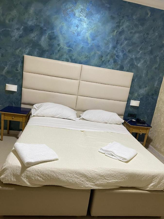 Hotel Cesare 14 Napels Buitenkant foto