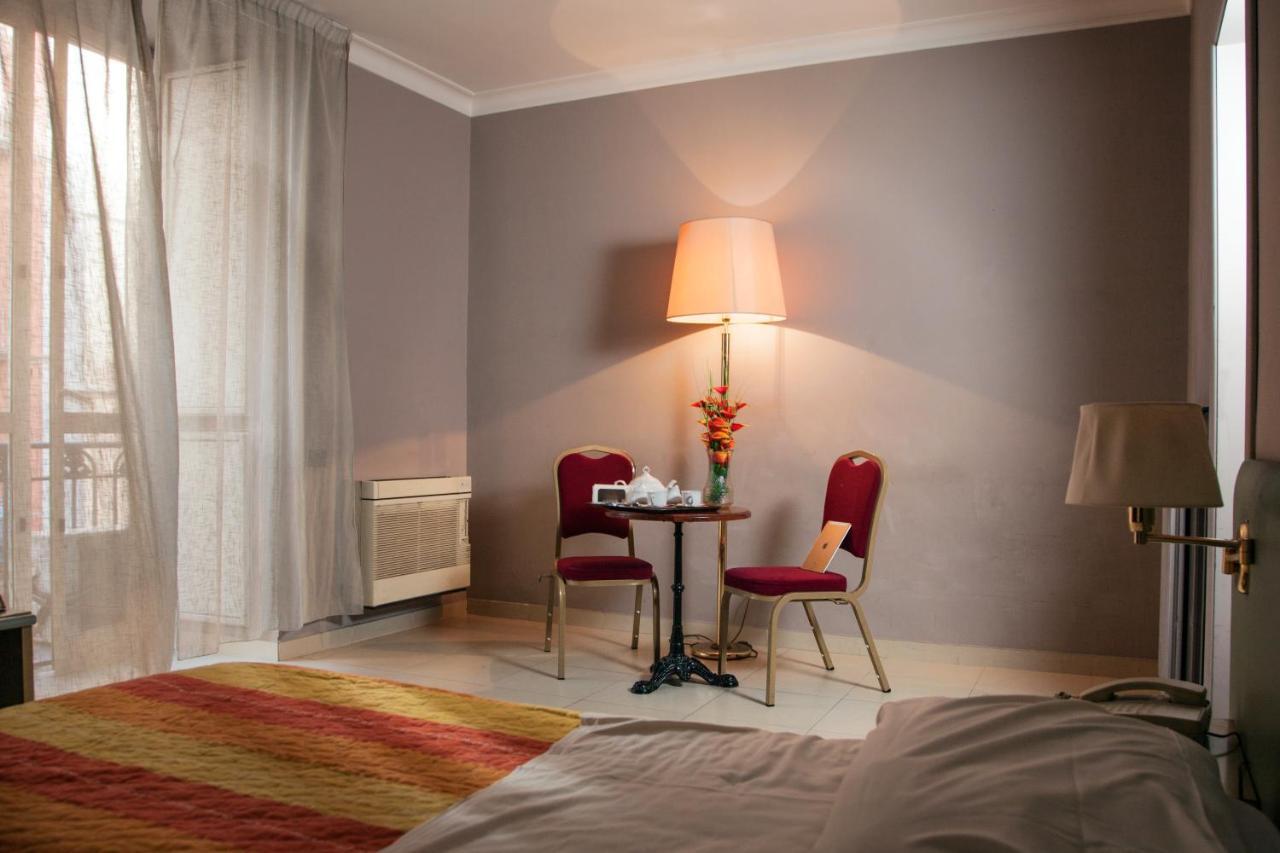 Hotel Cesare 14 Napels Buitenkant foto